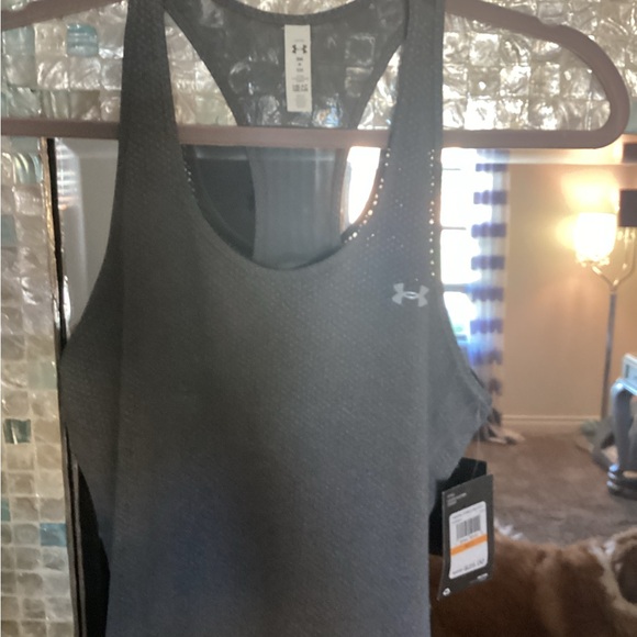 Under Armour tank - Picture 2 of 4